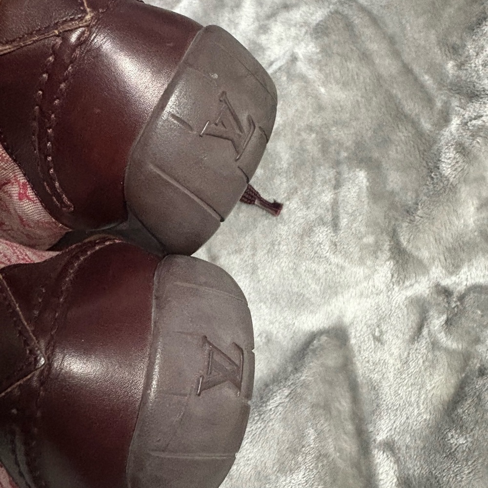 Louis Vuitton Vintage Monogram Women’s Sneakers. Burgundy in color.